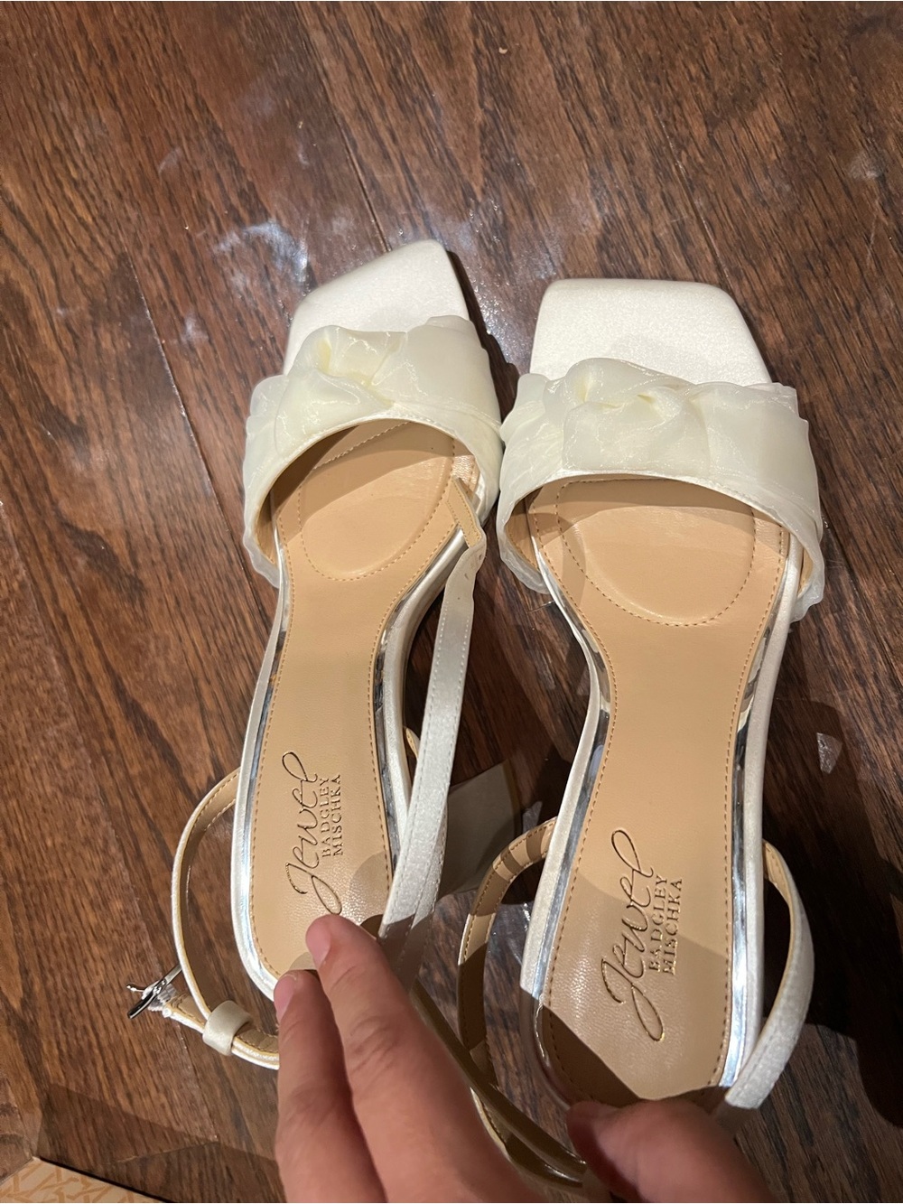 Jewel Badgley Mischka Fayola Ivory Satin Bridal Heels Size 8.5 NIB